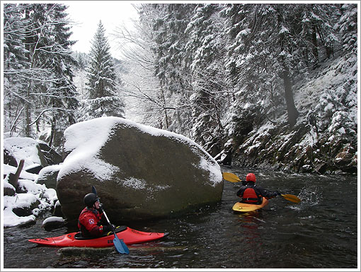 WW-Paddeln auf der Oker bei Neuschnee