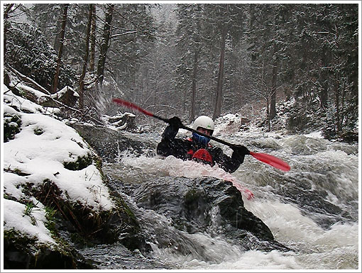 WW-Paddeln auf der Oker bei Neuschnee